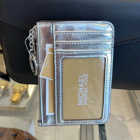 MICHAEL KORS
Jet Set Travel Small Top Zip Coin Pouch With ID
Silver 
NWT - Picture 13 of 16